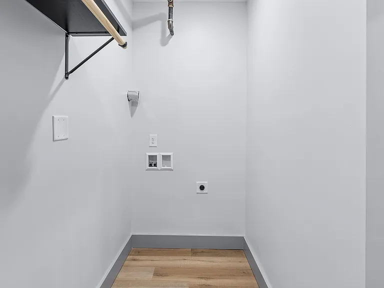 213 E Main St — Photo 19
