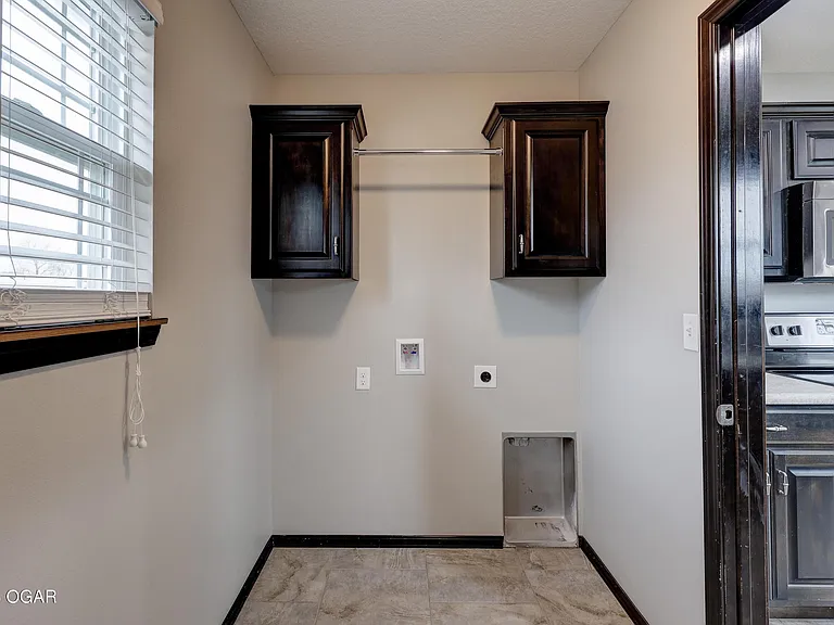 1233 Montana Pl — Photo 19