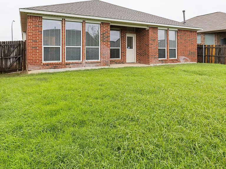 12913 Farmington Dr — Photo 23