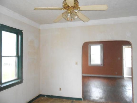 5th image of 605 Montgomery St