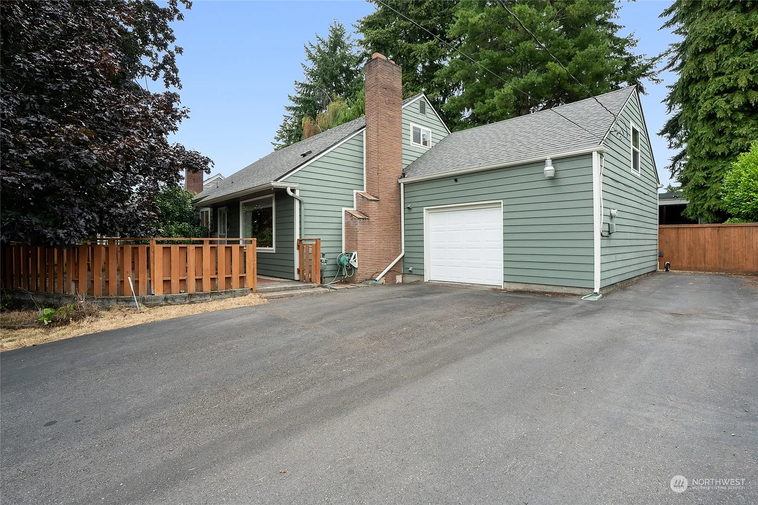 3403 Glendale Drive W photo 1