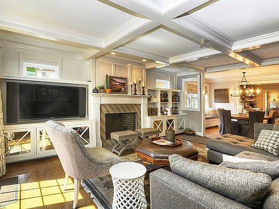 3rd image of 325 Northcliff Dr