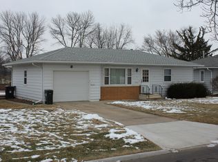 1403 W 6th St, Cedar Falls, IA 50613
