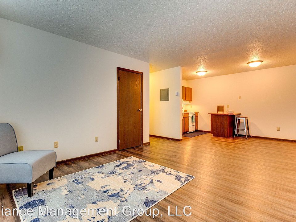 1st image of 908 9th St W #7