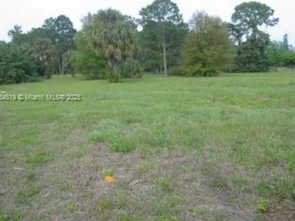 8226 Grady Dr N, North Fort Myers, FL 33917