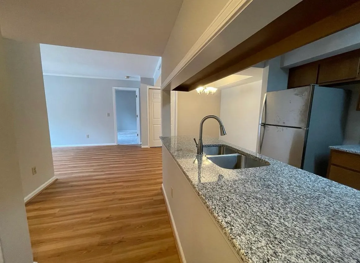 2 bed, 1016 sqft, $1,895 — Photo 3