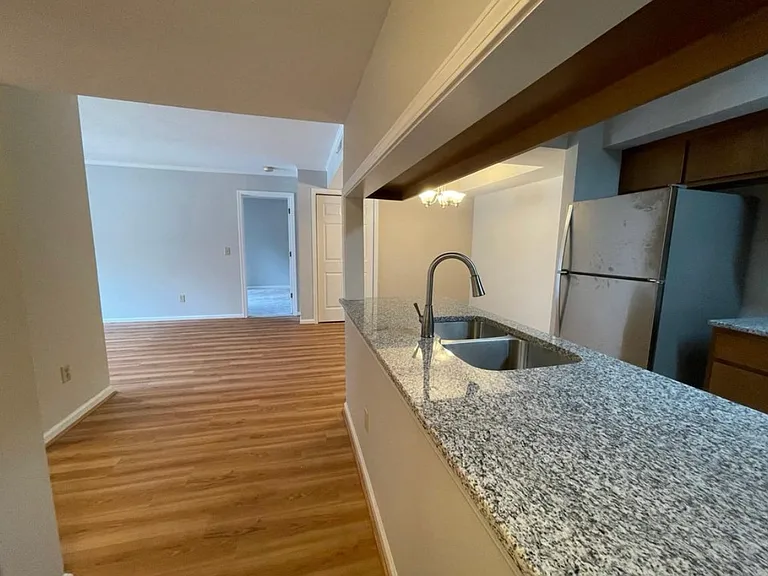 237 Hillsboro Pl — Photo 3