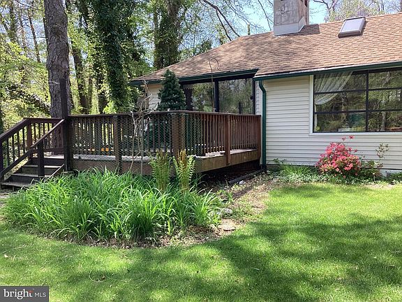 4th image of 8 Dennis Ave