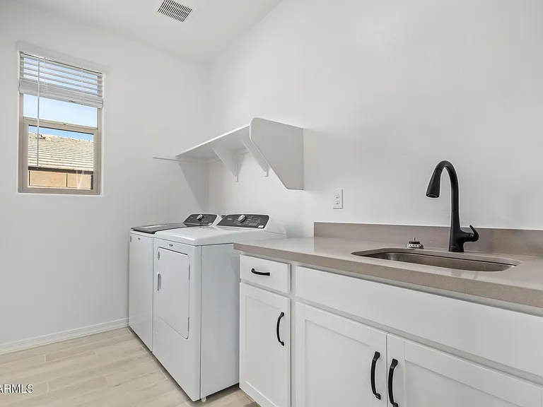 21301 W Roanoke Ave — Photo 33