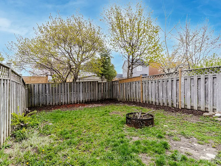 10 Mullis Cres — Photo 25
