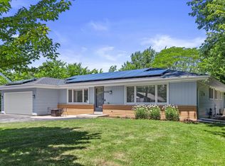 800 E Dean Rd, Fox Pt, WI 53217