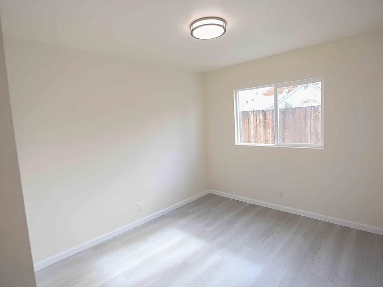 160 N 2nd St #F — Photo 3