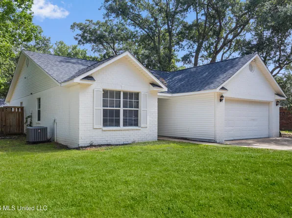 8820 Mermaid Ave, Ocean Springs, MS 39564
