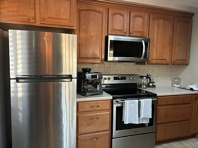 590 Clayton Ln — Photo 9
