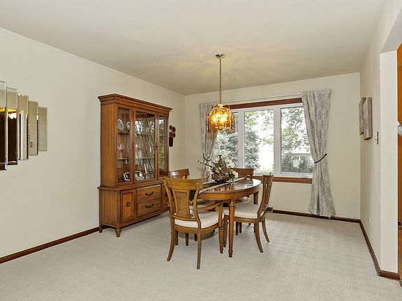 3rd image of 15225 Linden Dr