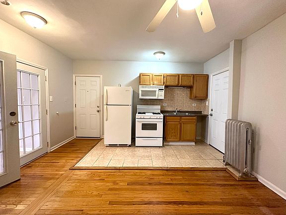 3rd image of 1344 W Argyle St APT 2N