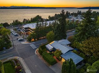 5802 Lakeview Dr, Kirkland, WA 98033