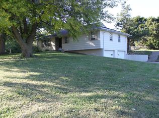 4805 Gene Field Rd, Saint Joseph, MO 64506