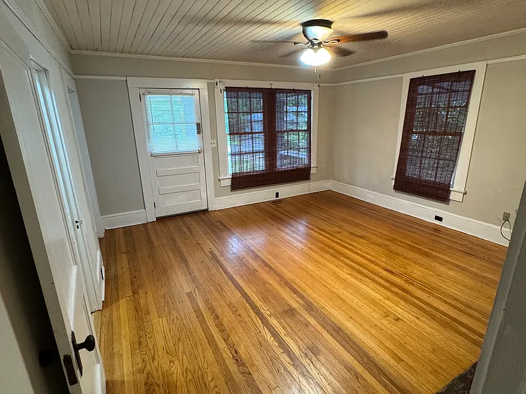 3845 Grand Ave — Photo 2