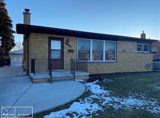 18128 Winsome Rd, Fraser, MI 48026