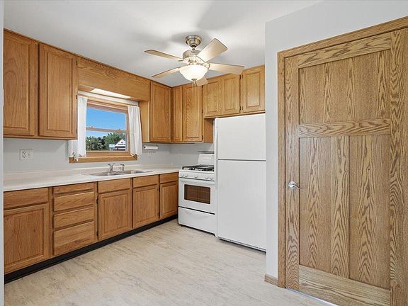 3rd image of 124 W 6th St