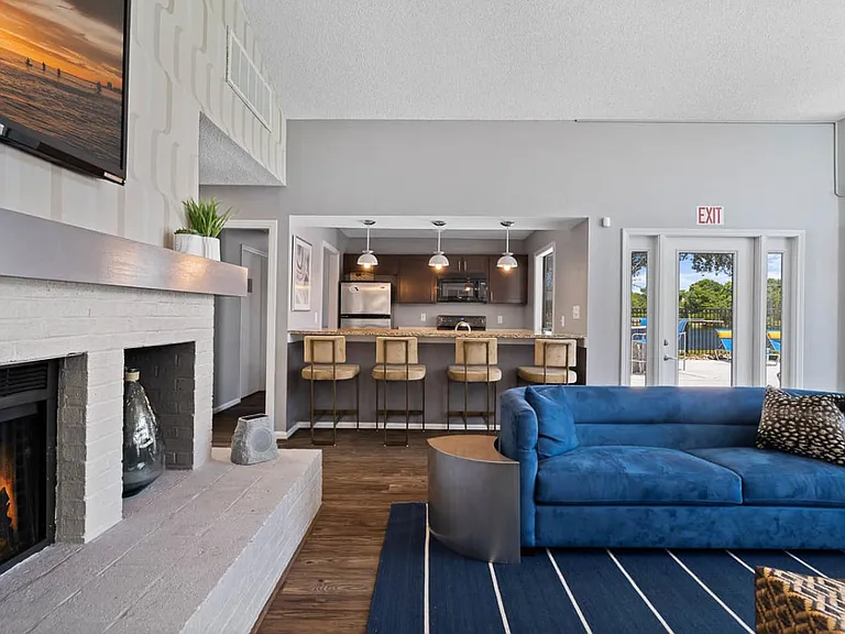 Ashley Lakehouse — Photo 15
