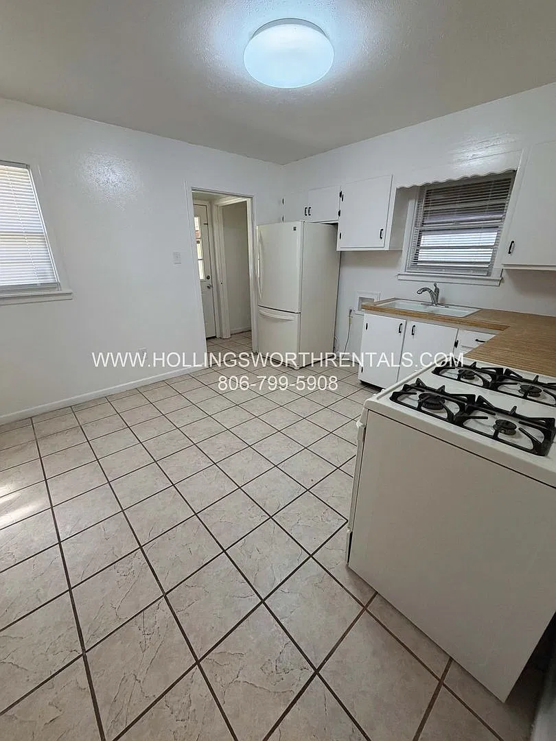 3 Bedroom, 1 bath House centrally located — Photo 4