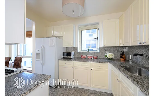 Sold by Douglas Elliman | media 14