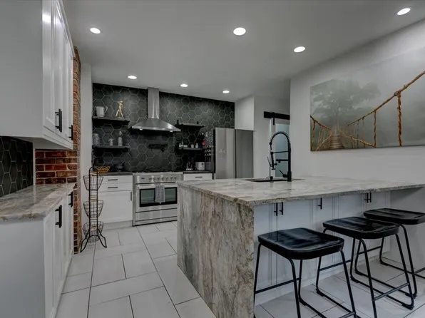 2203 High St, Des Moines, IA 50312