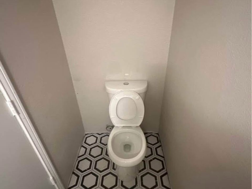 1st image of 135 Graystone Pl #1