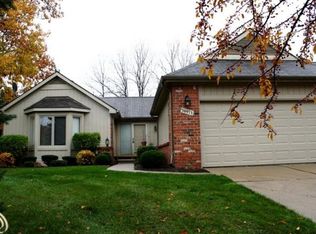 36971 Sandalwood Dr #1, Farmington Hills, MI 48331