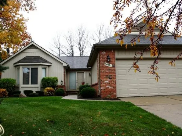 36971 Sandalwood Dr #1, Farmington Hills, MI 48331