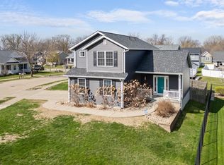 5 W Village Cir, Davenport, IA
