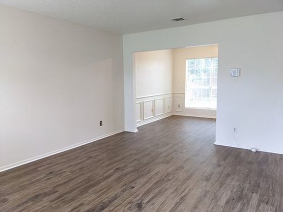 2nd image of 5524 Silver Maple Dr