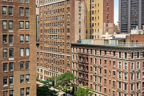 Sold by Compass | media 23