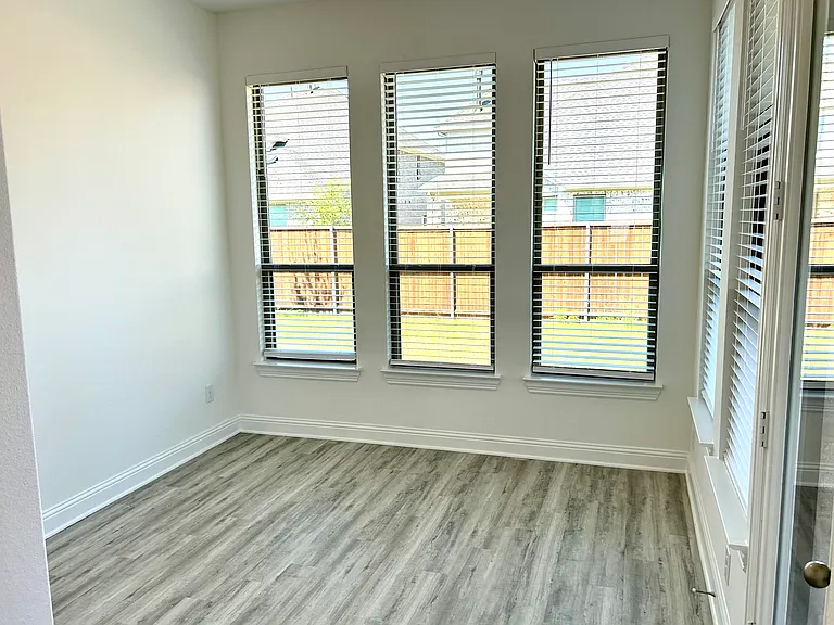 614 Morning Light Ln — Photo 40