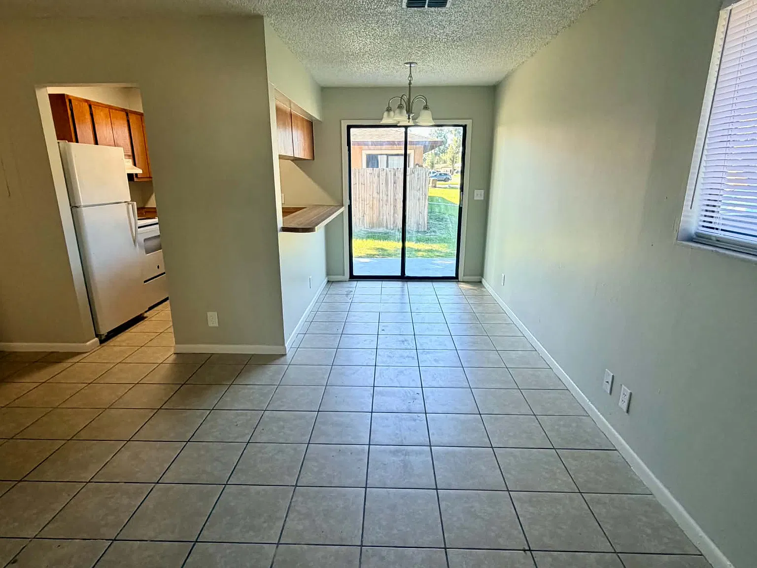 2 bed, 900 sqft, $1,050 — Photo 3