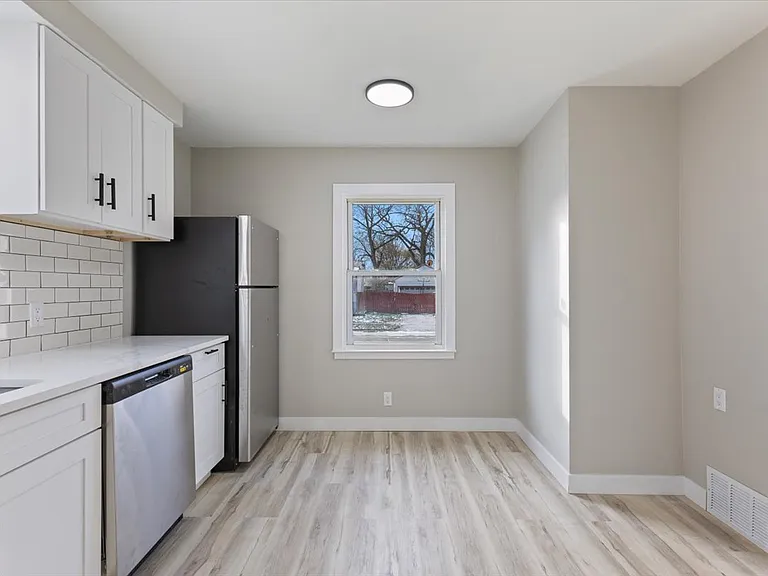 407 E Hayes Ave — Photo 4