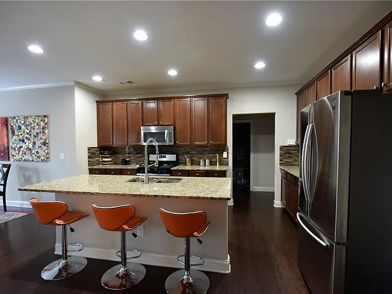 1805 Kingsbridge Ct — Photo 6