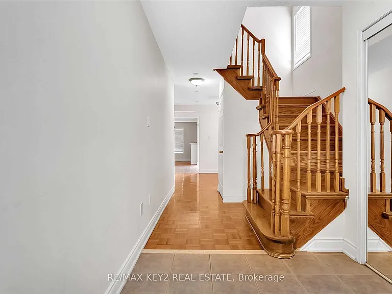 633 Caboto Trl — Photo 5