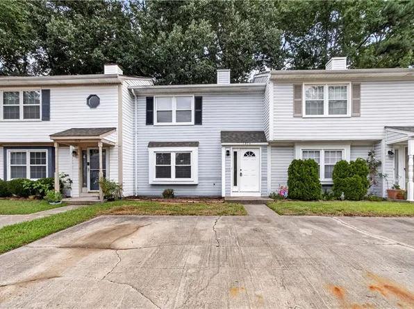 1974 Woodgate Arch, Chesapeake, VA 23320
