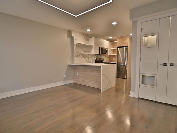 2nd image of 4417 N Ashland Ave #201