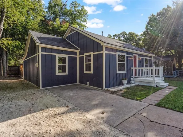 519 E 9th St, Bonham, TX 75418