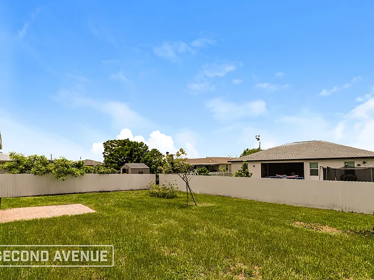 2728 NE 6th Pl — Photo 22