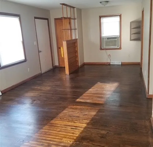418 Jefferson St — Photo 2