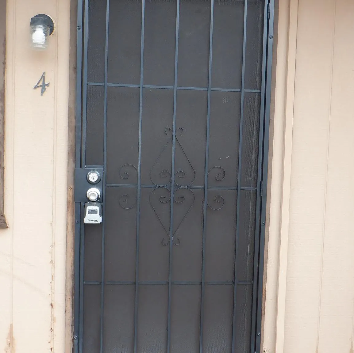2 bed, 700 sqft, $1,100 — Photo 2