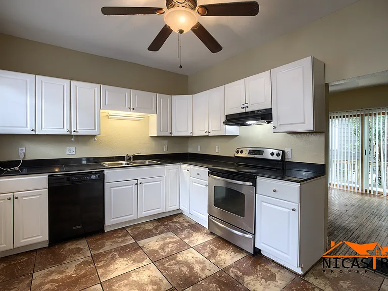 2254 Indianola Ave — Photo 17