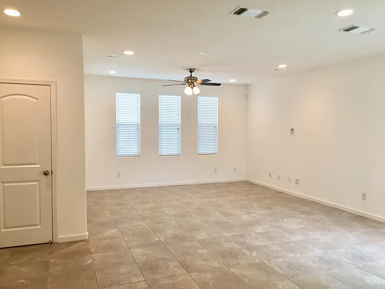 1826 Golden Willow Ave — Photo 3