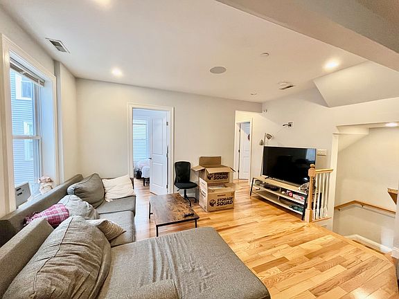 2nd image of 721 Parker St #4