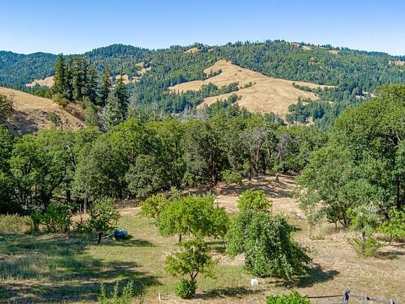 3rd image of 3830 Thomas Rd